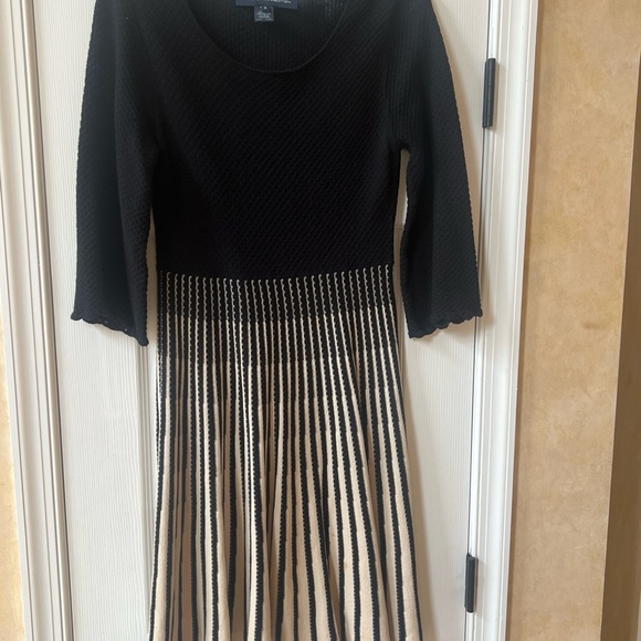 French Connection Black and Cream Striped Swearer Dress size 8 - Picture 1 of 5